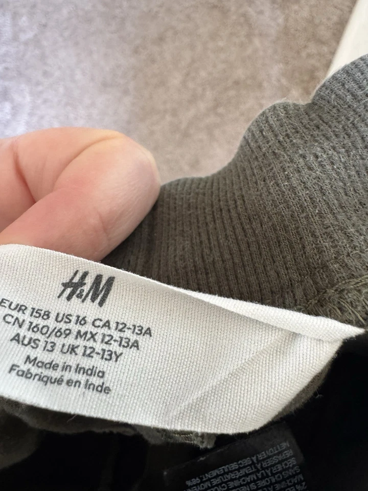 Pantalones de chándal H&M de algodón verde utilitario para niño talla 12-13 Foto 3 de 3