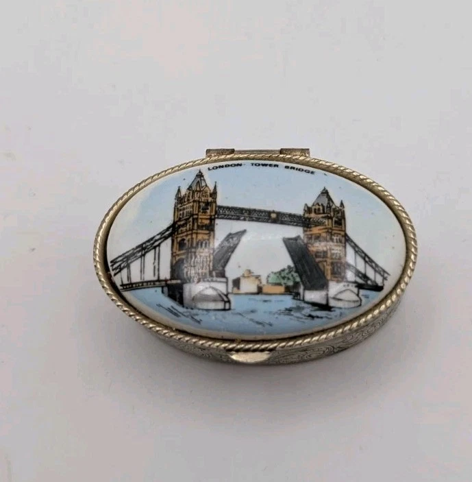 Vintage London Tower Bridge Souvenir Trinket Box Ceramic Lid Metal Oval MCM - Image 2 of 4