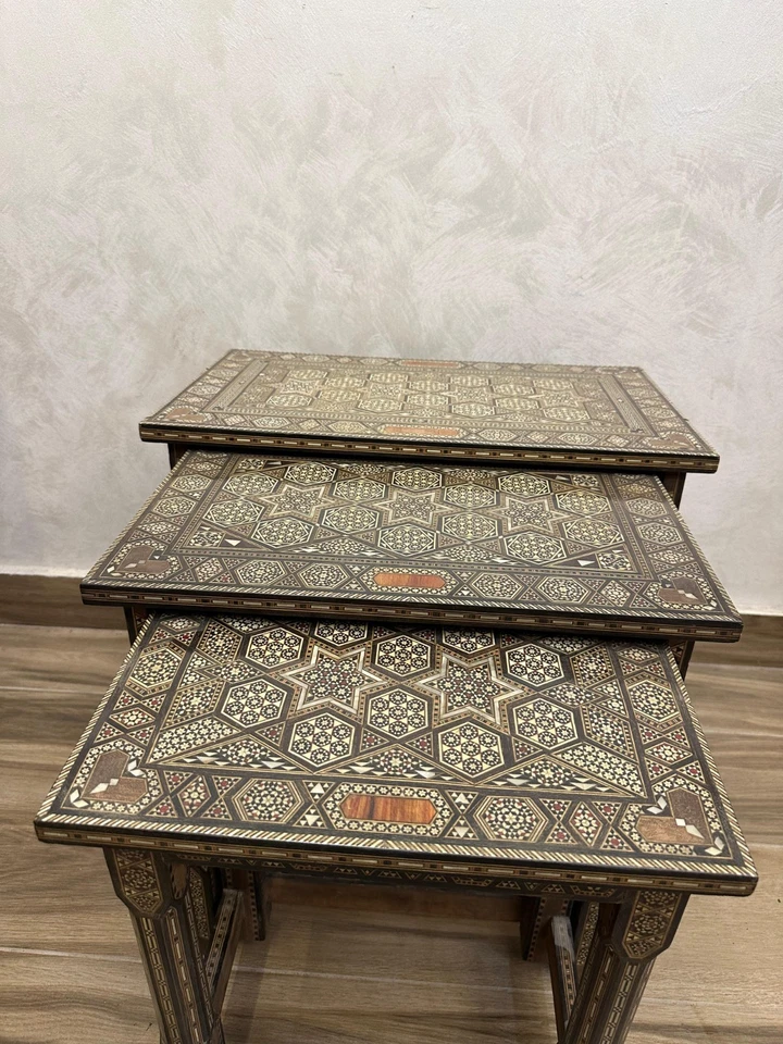 Raro Nido de 3 Mesas con Incrustaciones Damasco Años 40 Madreperla Tunbridge De Colección Foto 2 de 4