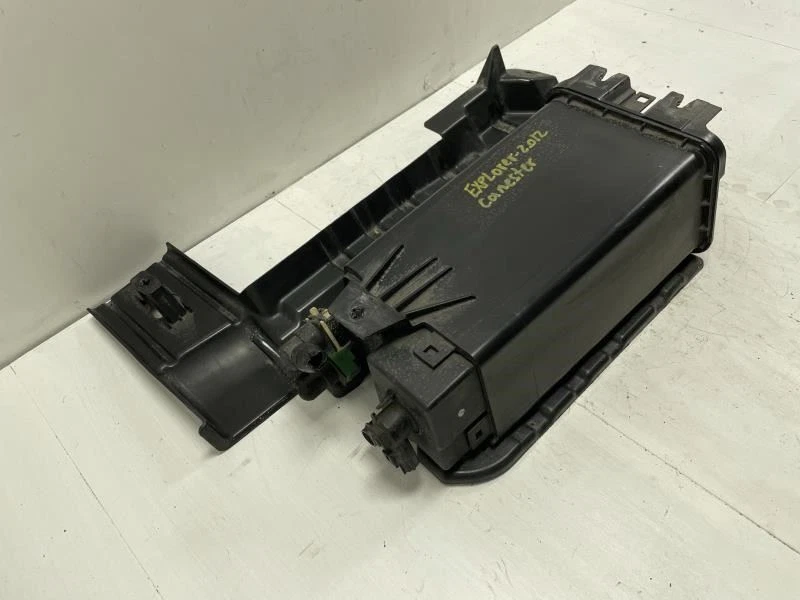 Ford Explorer XLT 2011 bote de vapor de combustible OEM+ Foto 4 de 4