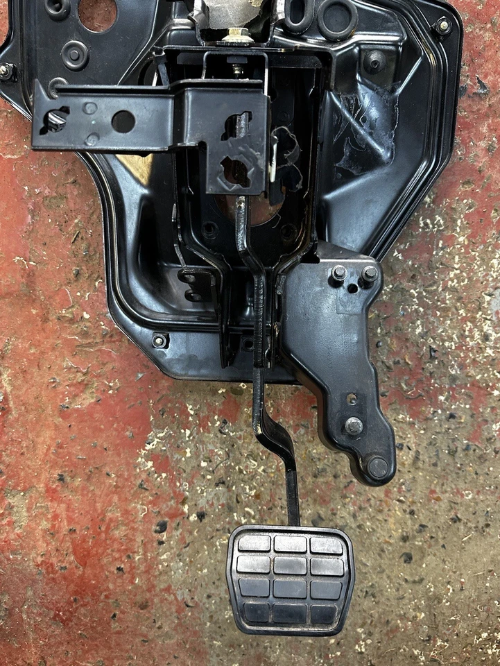 VW T4 TRANSPORTER CARAVELLE 2.8 VR6 V6 PETROL AUTOMATIC PEDAL BOX ASSEMBLY BRAKE - Image 4 of 4