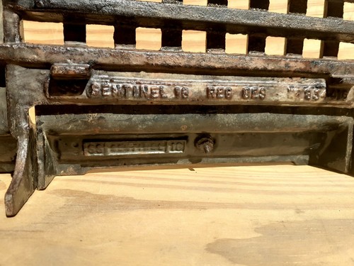 FIRE PLACE VINTAGE FRET GUARD CAST IRON OLD DAMPENER DUST GRILL KNIGHTS ENGLISH - Picture 8 of 12