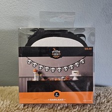 Hide and Eek Skull Garland - NIB