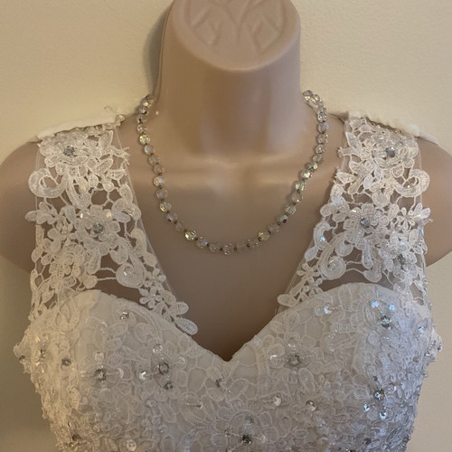 A-line Wedding Dress Size 2. Lace Bodice, Beaded detail, Flowing Skirt.