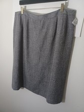 Dressbarn Woman's Gray Herringbone Knee-length Skirt New Oldstock 22WP