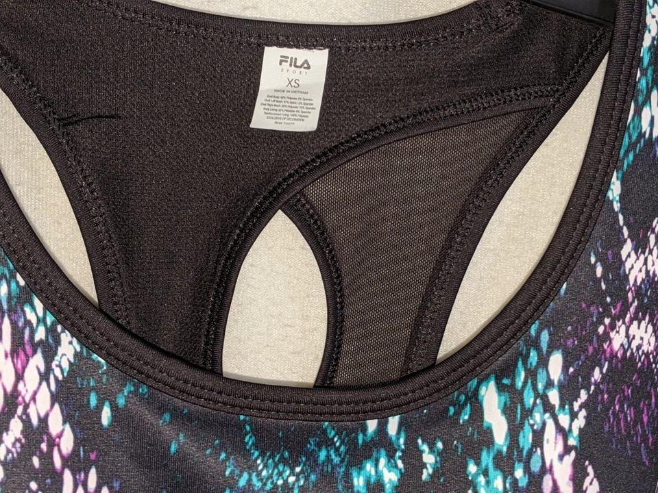 Sujetador FILA SPORT Mujer Geo Estampado Serpiente Negro/Multi Estante Espalda Corredora Tanque - Talla XS Foto 4 de 4