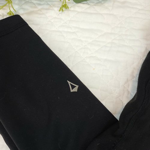 Ivivva Girls Reversible Tight Capri Leggings Size 14 Black Pink and Blue - Picture 3 of 8