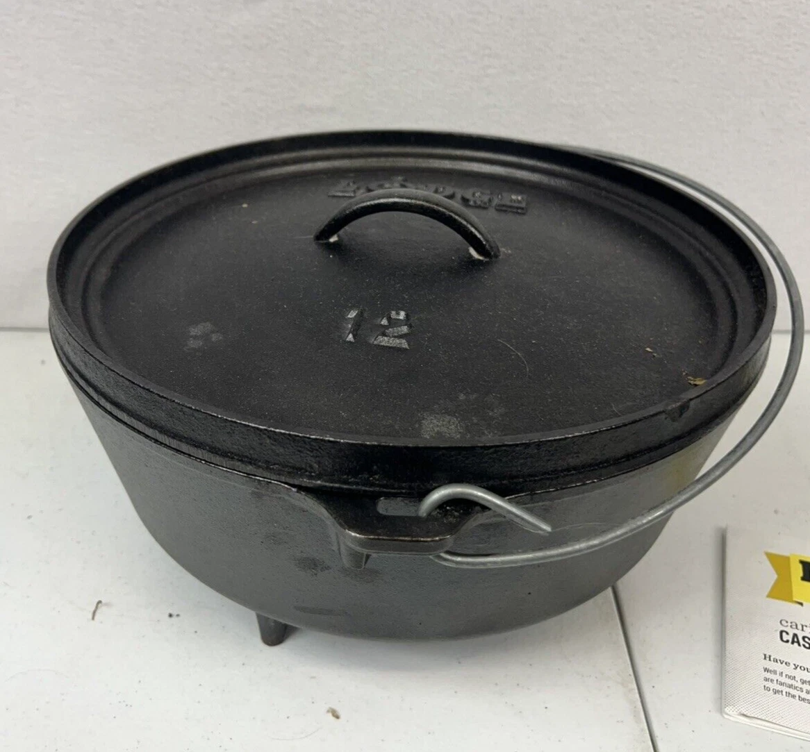 LODGE Camp Dutch Oven w/Lid & Bail Handle 6 qt Cap., Cast Iron - Black