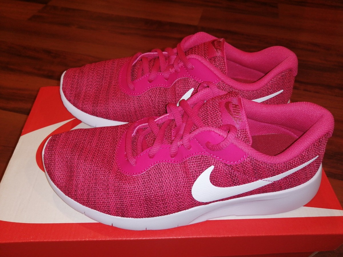 pink nike tanjun shoes
