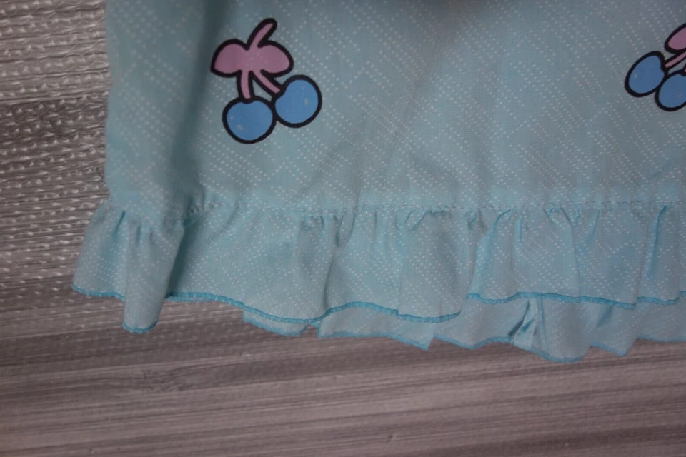 Blusa Hello Kitty Estilo PJ Azul Suiza Lunares Talla Mediana Hecha en Tailandia Foto 3 de 4