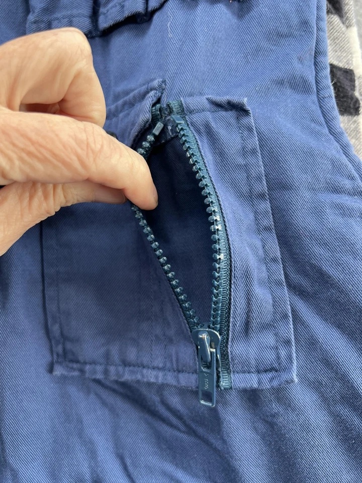 VTG Ozark Trail Vest Mens Large Blue Flannel Lined Utility Multi Pocket Zip - Image 4 of 4