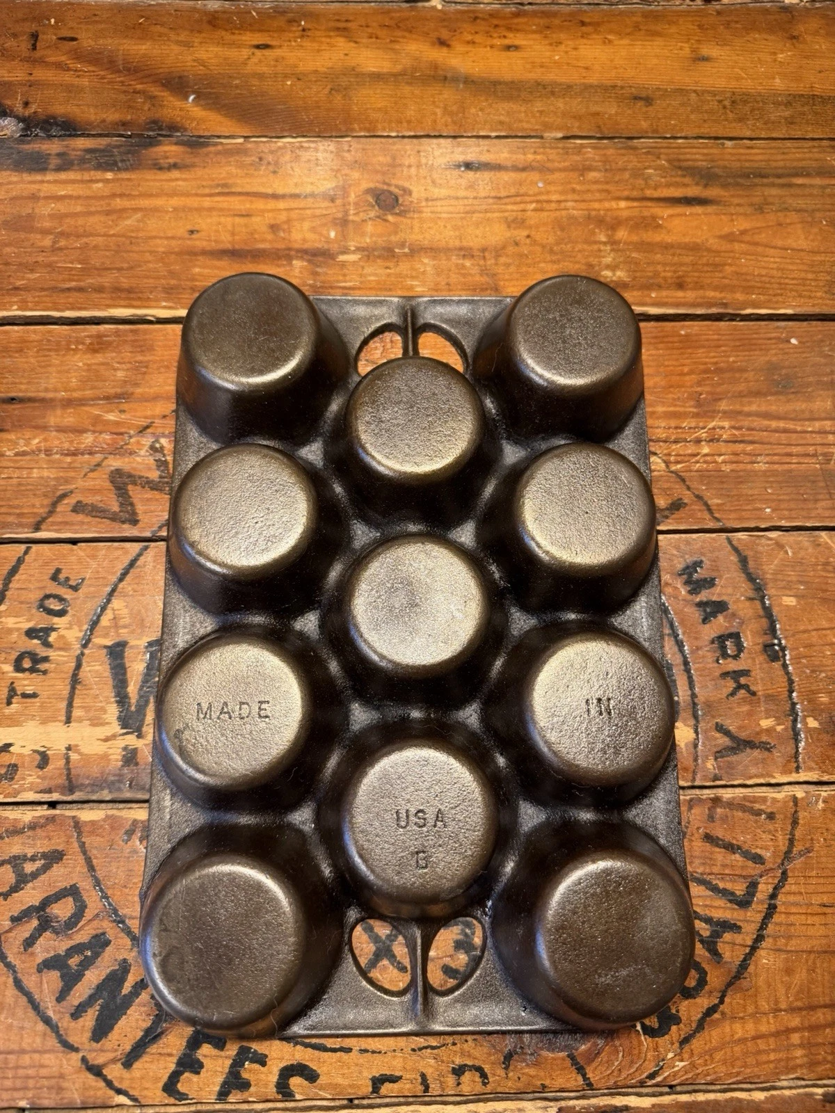 Unmarked Wagner Griswold Cast Iron Muffin Pan