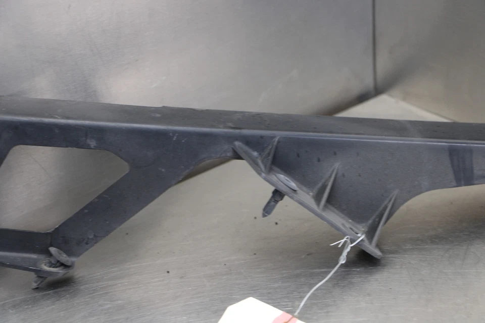 04-05 SUZUKI GSXR600 REAR BACK DRIVE CHAIN GUARD COVER SHIELD Foto 3 de 4