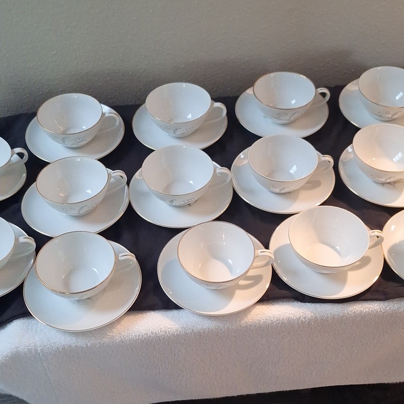 14 Kaysons Golden Rhapsody Fine China Japan 1961 White/Gold Cups & Saucers