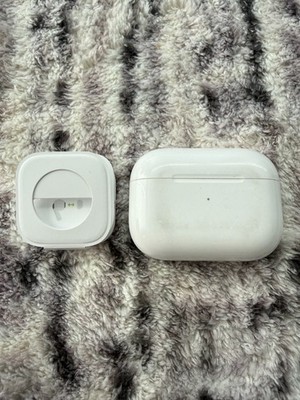 Apple AirPods Pro 1st Generation Wireless Earbuds *READ*