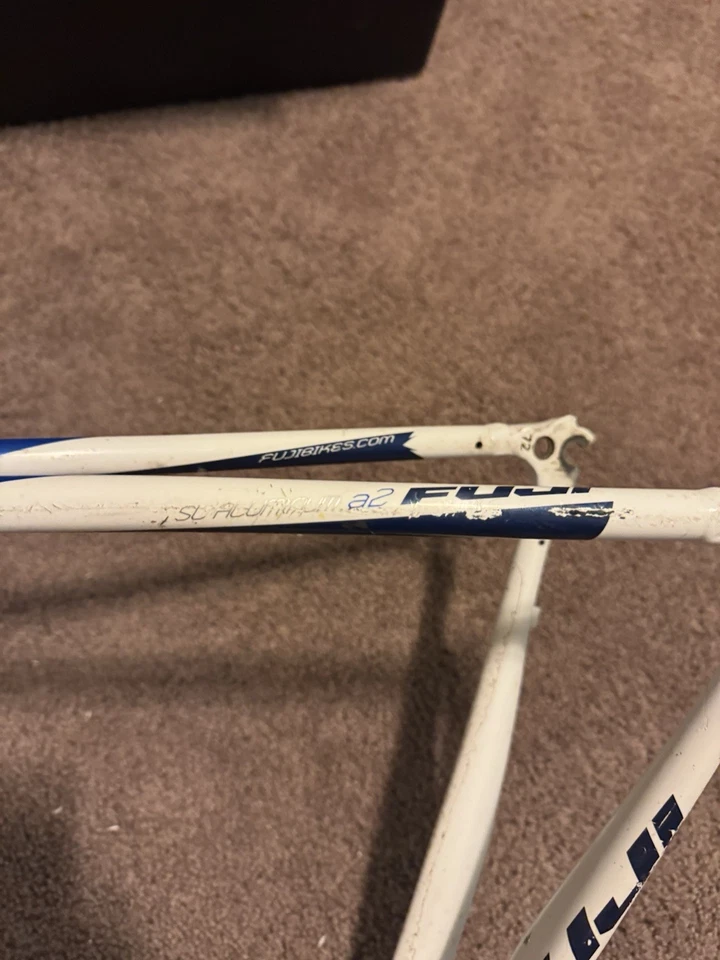 Cuadro de bicicleta de carretera de aluminio Fuji A2 SL 3.0 blanco azul 25" 63 cm Foto 3 de 4