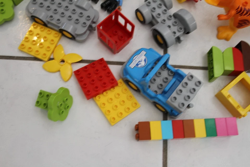 LEGO DUPLO Lot Jurassic World Vehicles Part ,93 Pieces Misc Train cars Plates  - Image 2 of 4