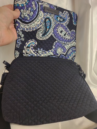 Vera Bradley ICONIC SMALL TURNABOUT CROSSBODY in DEEP NIGHT PAISLEY, Navy, Nuovo con etichette - Foto 9 di 10