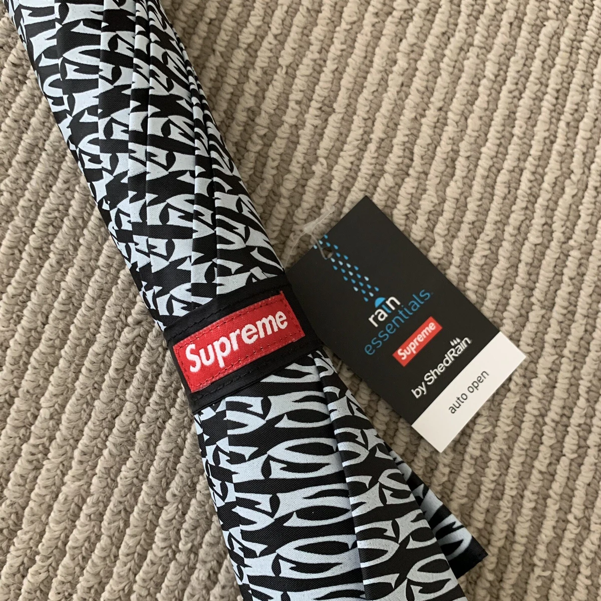 Supreme ShedRain® Pissed Umbrella SS15 Rare Brand New With Tag.