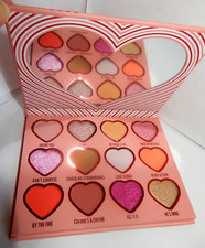 Paleta de sombras de ojos KYLIE COSMETICS San Valentín 2022 POLVO PRENSADO