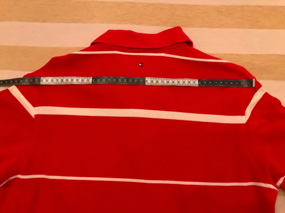 POLO ROJO RAYAS BLANCAS TOMMY HILFIGER TALLA 14 NIÑO. - Immagine 2 di 3
