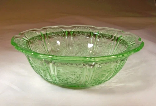 JEANNETTE GLASS CO. CHERRY BLOSSOM GREEN 4-3/4" DIAMETER SMALL BERRY FRUIT BOWL!