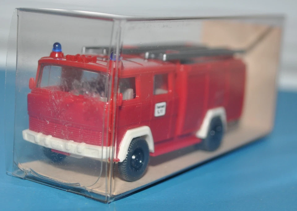 Wiking 20610 (610/37) Magirus LF 16 Fire Ladder Truck (Red) -NEW w/Box - Image 3 of 4