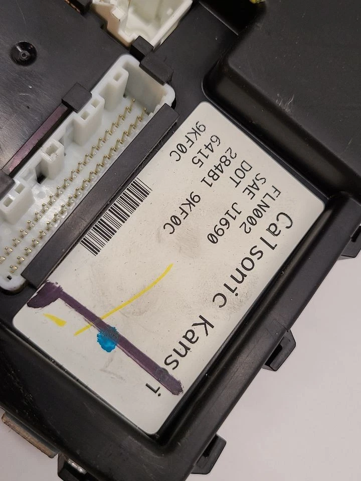 Módulo de control de carrocería Nissan Versa 2016-2019 BCM sedán tablero izquierdo 284B19KF0C Foto 2 de 4