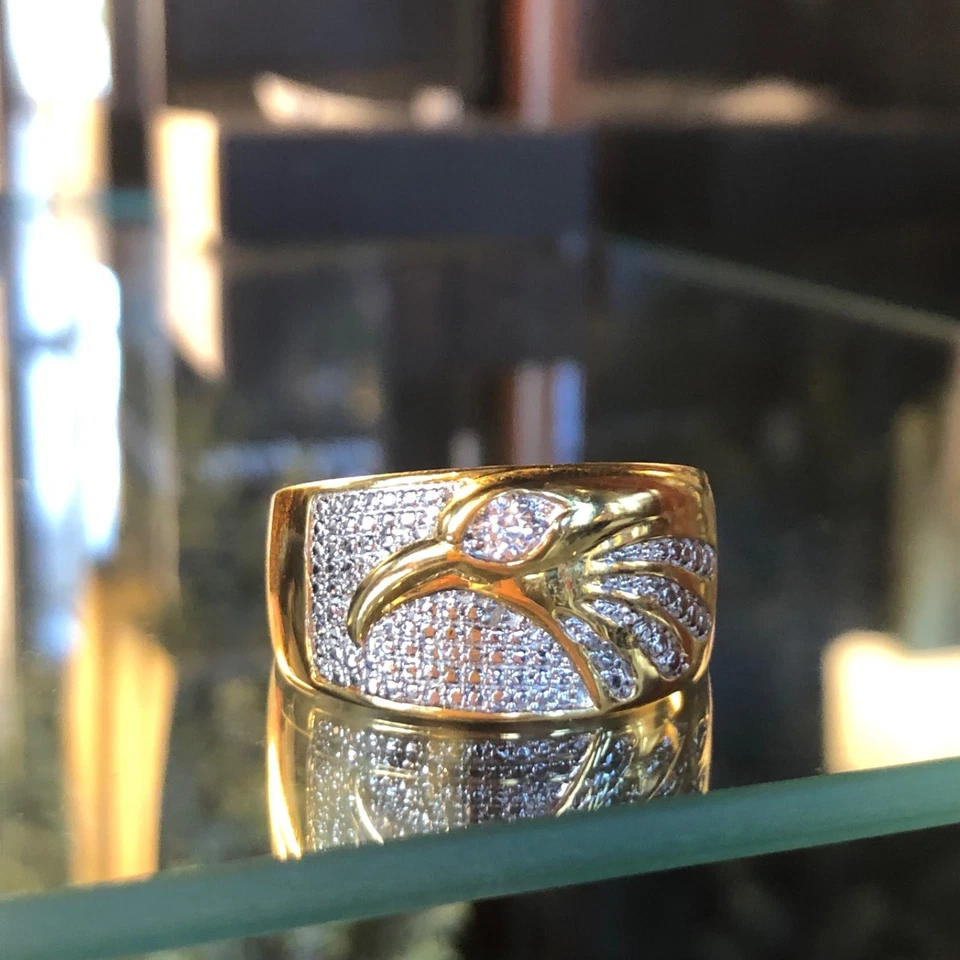 Anillo de águila enchapado en plata de oro de 18k para hombre talla 13. Acentos de diamante Foto 3 de 4