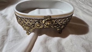 Vintage Globe Gold Plated Footed Vanity Porcelain Soap Dish 