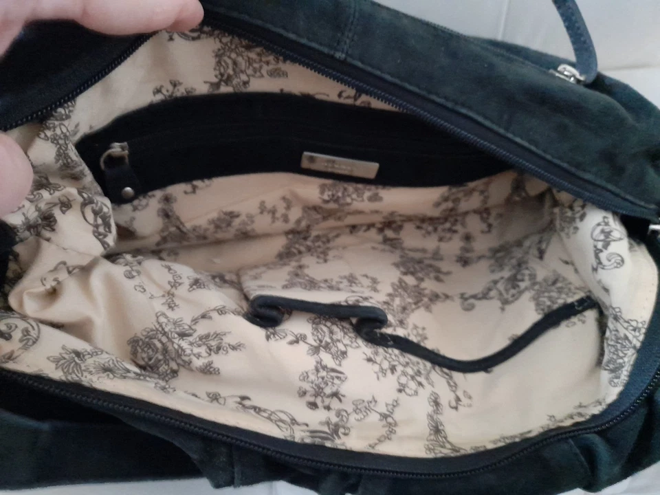 Stunning! MODALU LONDON Black Suede Large Front Ruffle Boho Shoulder Bag - Image 4 of 4