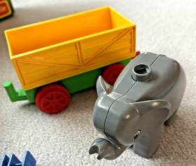 LEGO DUPLO 4974 LEGO VILLE * Equestrian Farm with 2 Figures, 1 Cat + 3 Horses with Original Box *EXCELLENT*