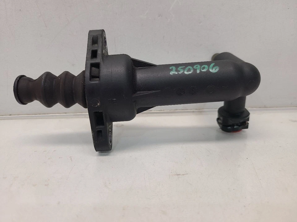 Volkswagen Jetta 2012-14 (2,0 L/MT) embrague cilindro esclavo Foto 4 de 4