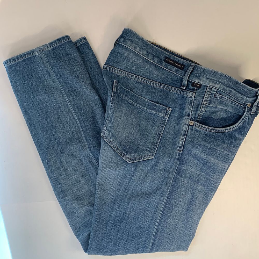 Citizens of Humanity Daisy Relaxed Tapered Jeans in Size 28