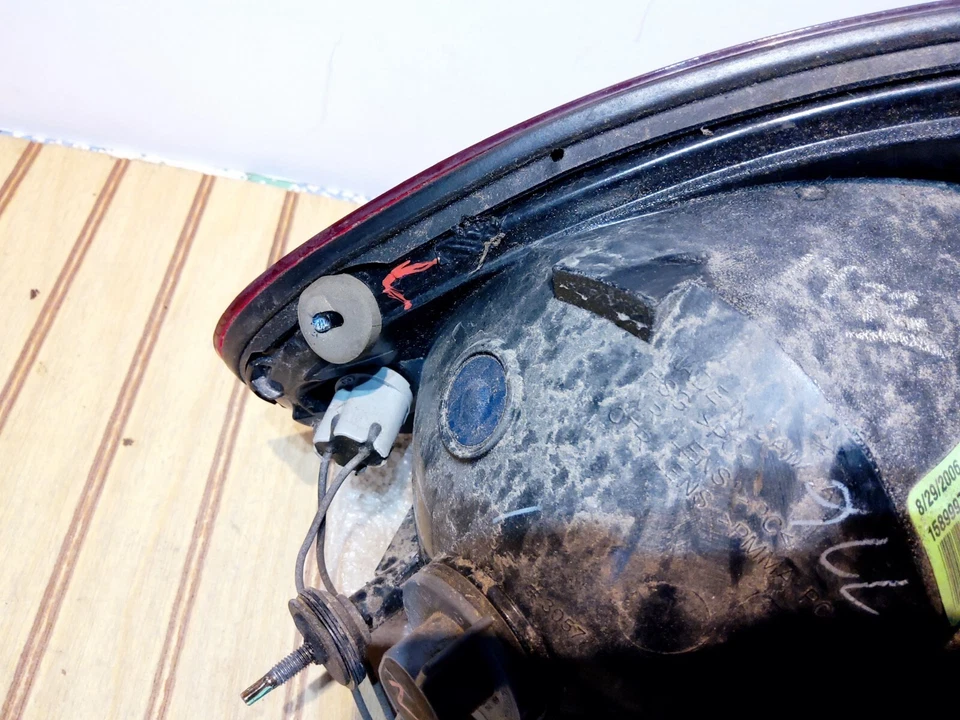 Luz trasera Buick Allure/Lacrosse Passenger (derecha) 2005-2009 #2 cuarto de panel OEM Foto 3 de 4