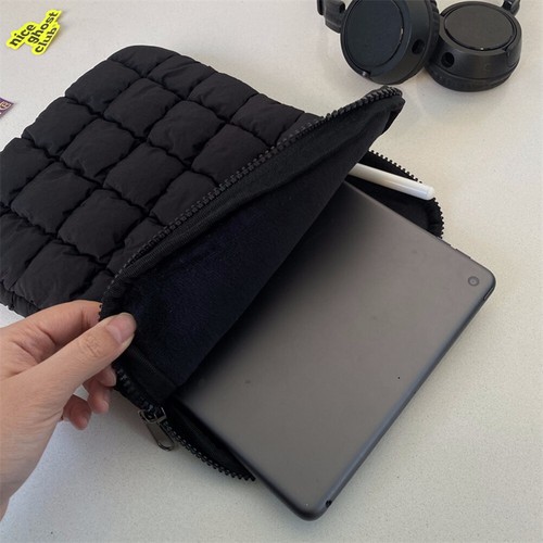 Quilted Laptop Bag Fluffy Padded Carrying Case for Laptop (Black 15-15.6 Inch) - Afbeelding 6 van 10