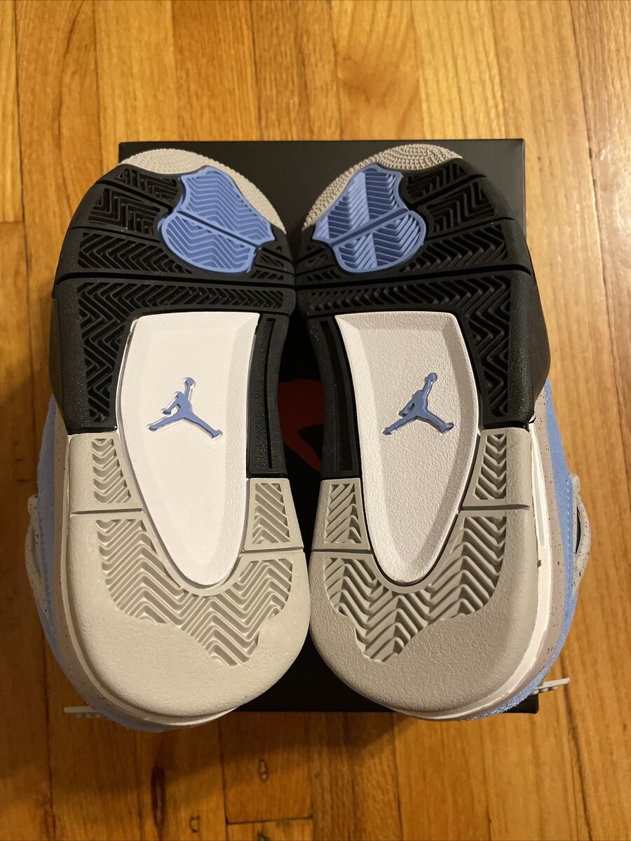 Nike Air Jordan 4 Retro University Blue UNC (GS) - Size 4.5Y Nike Air Jordan 4 Retro University Blue UNC (GS) - Size 4.5Y