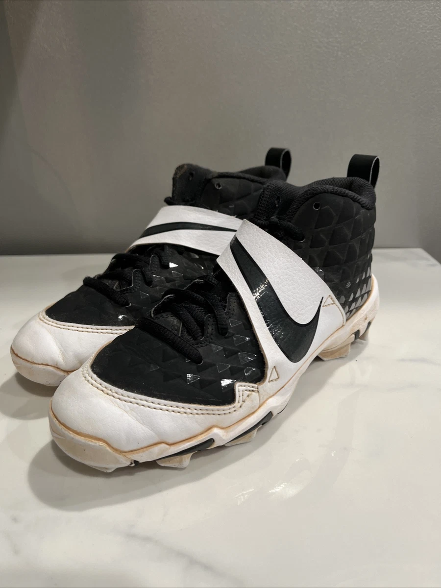 Nike Fast Flex Trout 27 AT3441-002 Size 3.5Y Black / White Kids Cleats