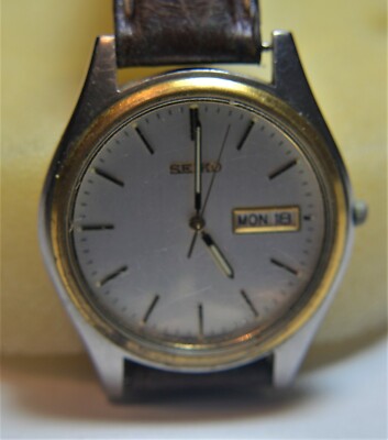 Seiko Quartz Day Date two-tone Men's 37mm Watch 7N43-9048 runs new
