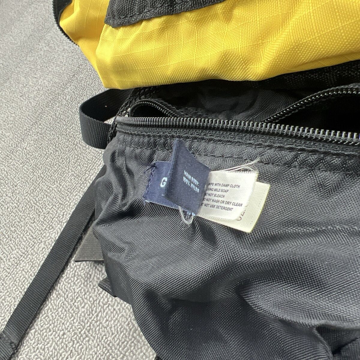 VINTAGE Gap Backpack Black Yellow Zipper Closure Bag VINTAGE Gap Backpack Black Yellow Zipper Closure Bag