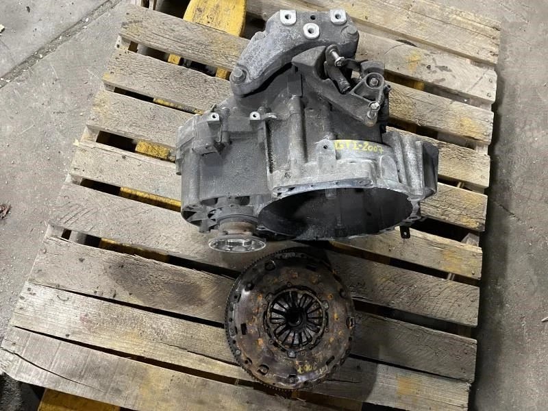 Volkswagen Golf GTI 2007 2,0 T 2 puertas 6 velocidades transmisión manual M/T 170 k millas Foto 2 de 4