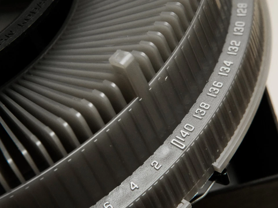 VTG Kodak Carousel Transvue 140 Slide Tray Original Box and Manual - Image 4 of 4