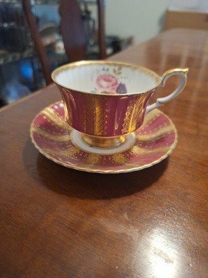 Paragon Fine Bone China Teacup & Saucer Floral England Her Majesty The Queen