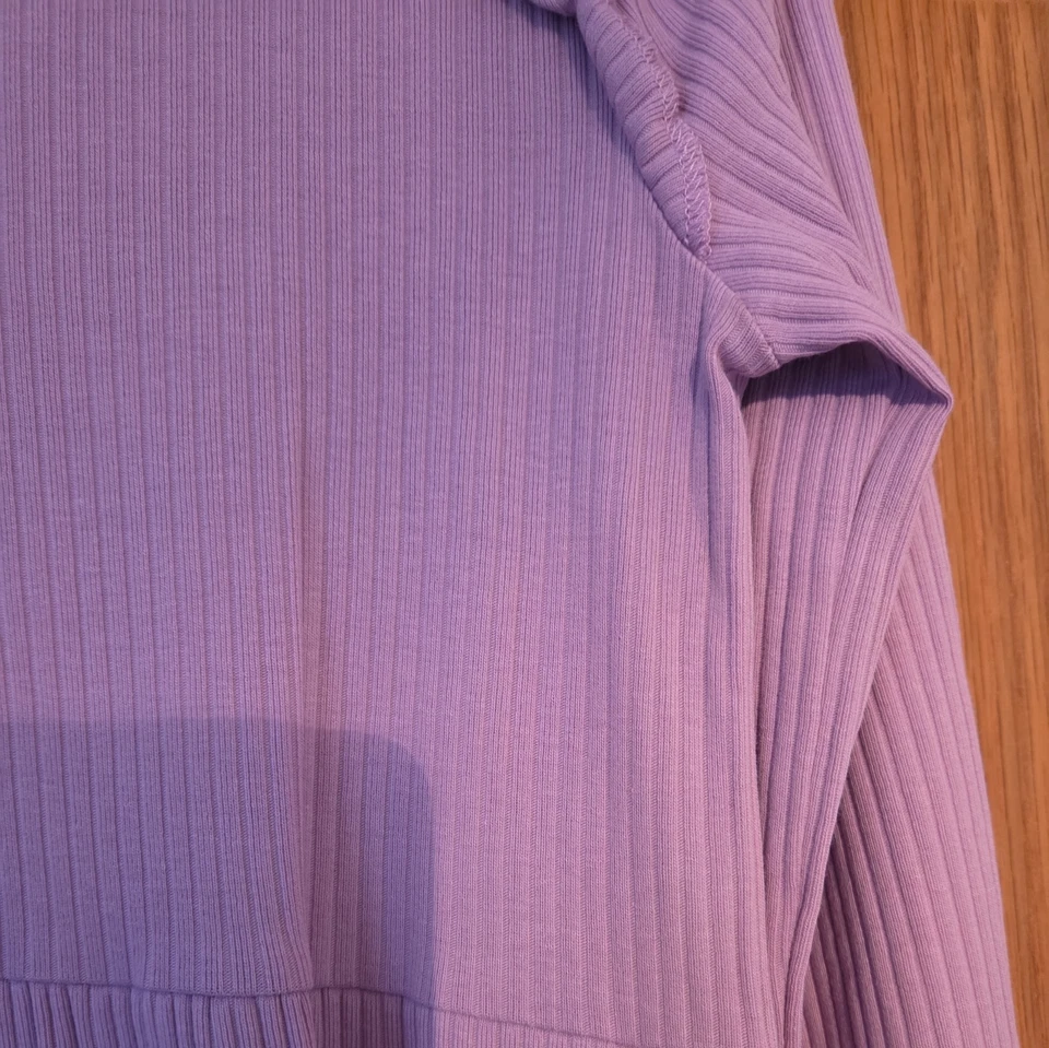 H&M Girls Lilac Purple Long Sleeve Dress With Shoulder Frills. Age 8-10. - Image 4 of 4