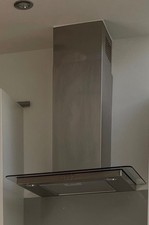 Hotpoint 60cm Flat Glass Chimney Cooker Hood in stainless steel. 