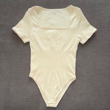 OQQ Women's Bodysuit Beige Short Sleeve One Piece Size M Stretch Wireless 1 Pack