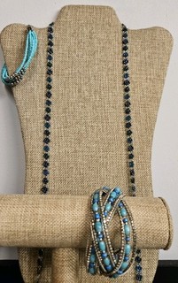 Flower Glass Seed Bead Eye Glasses Holder & 2 Beaded Bracelets