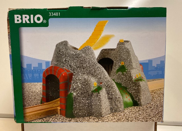 brio adventure tunnel