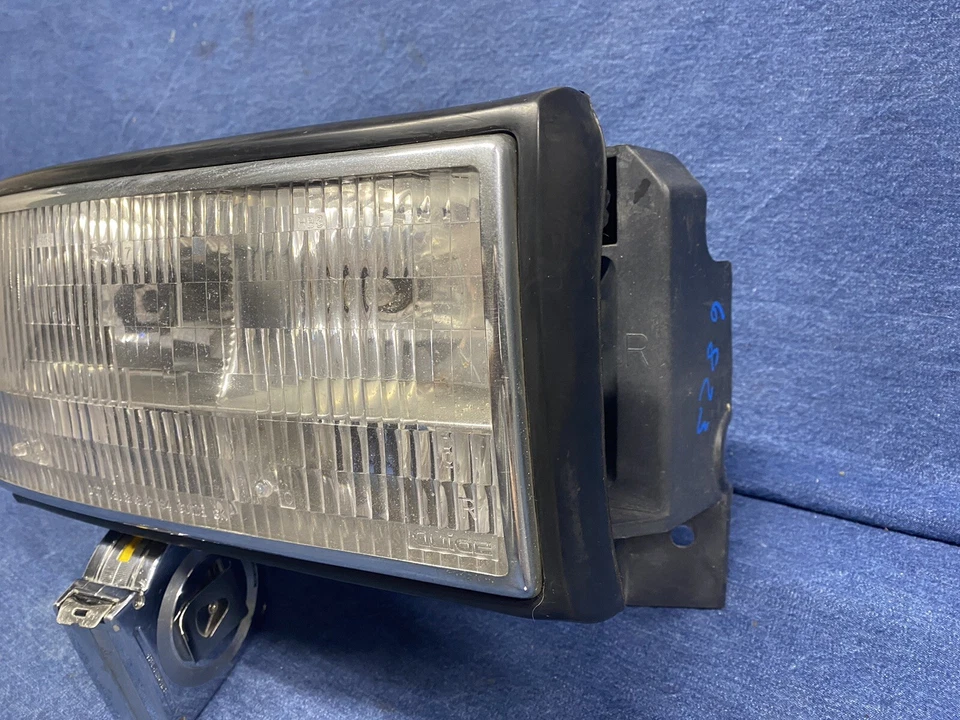 Faro derecho Cadillac Deville 1994 1995 1996 y panel de montaje OEM #1 Foto 3 de 4