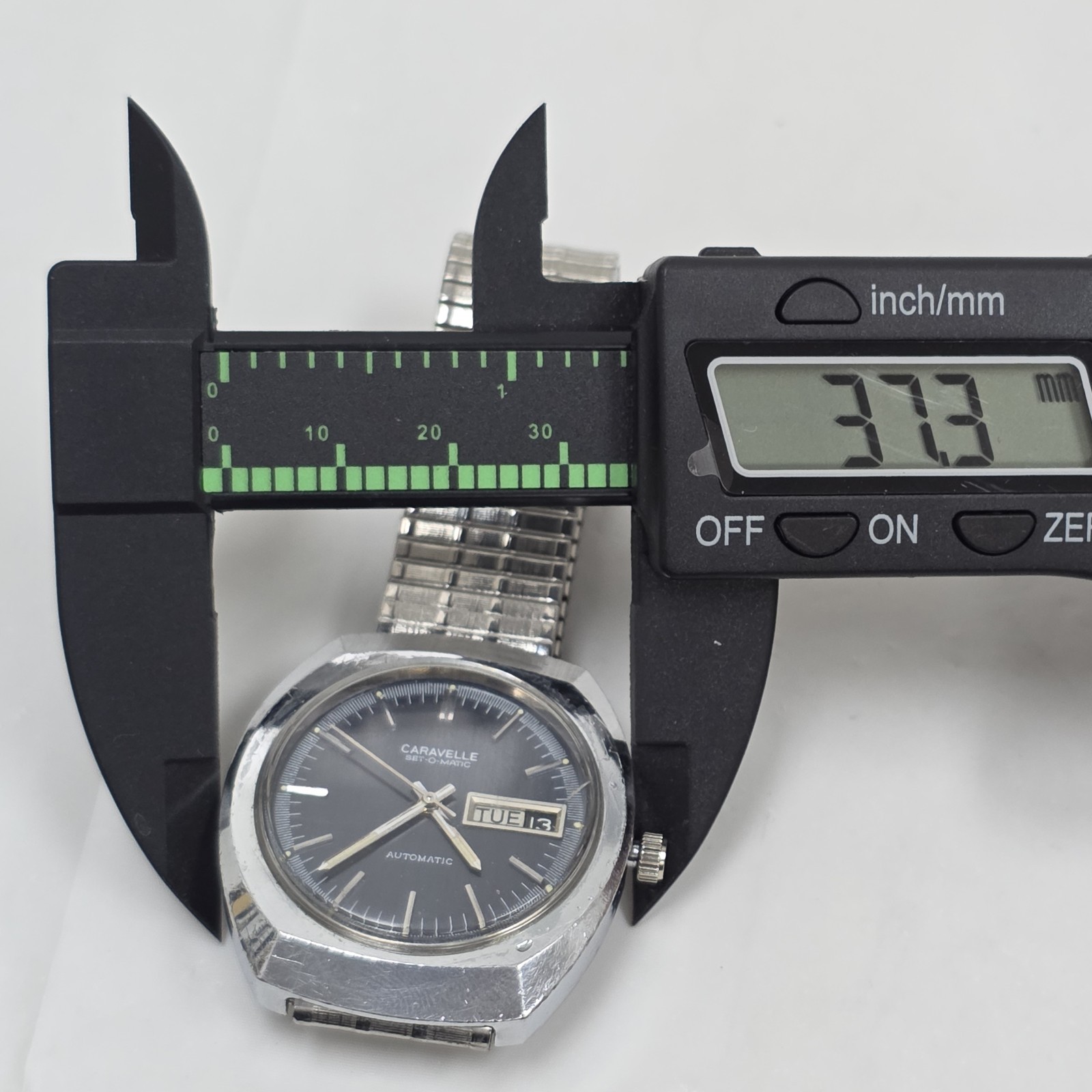 VINTAGE 1975 MENS CARAVELLE 11UOACB 17J SWISS AUTOMATIC DAY DATE WATCH BLUE DIAL